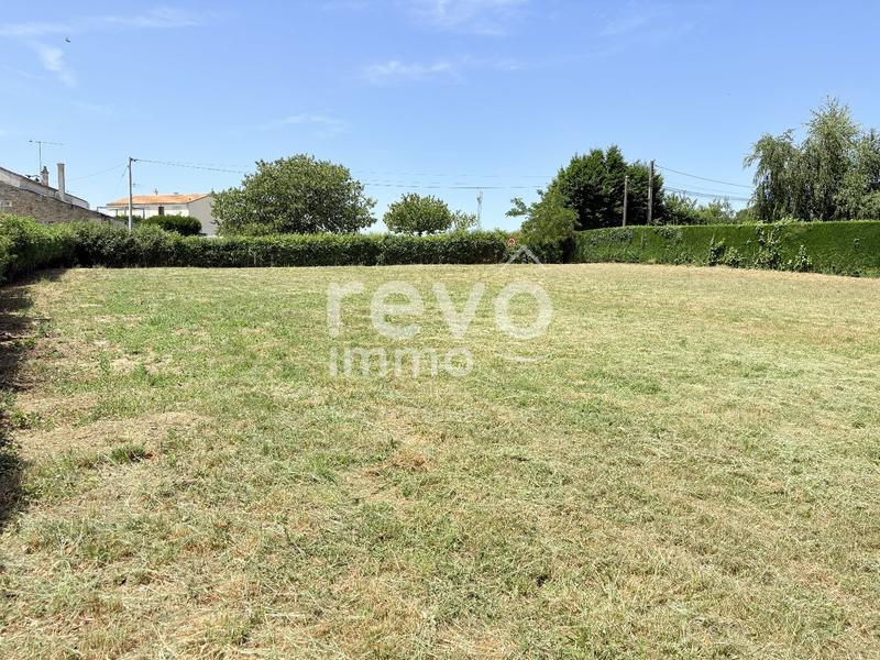 Terrain constructible - 1 600 m²