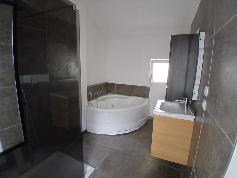 Maison - 270 m² - 5 pièces