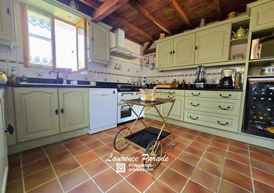 Maison - 201 m² - 7 pièces