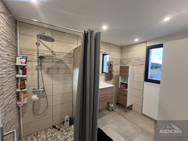 Propriété - 190 m² - 9 pièces