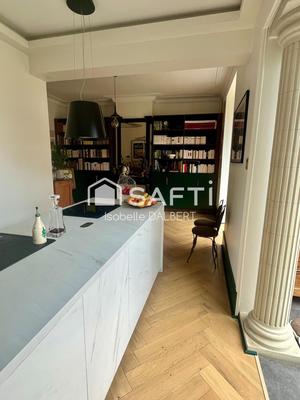 Maison - 260 m² - 8 pièces