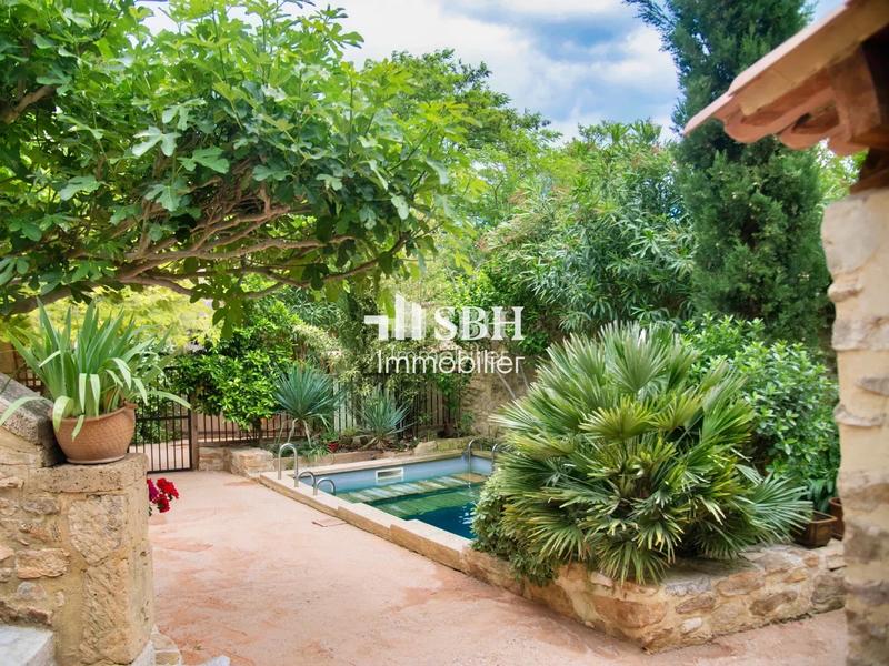 Mas - 540 m² - 27 pièces