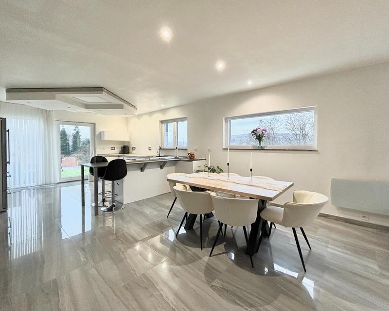 Maison - 226 m² - 8 pièces