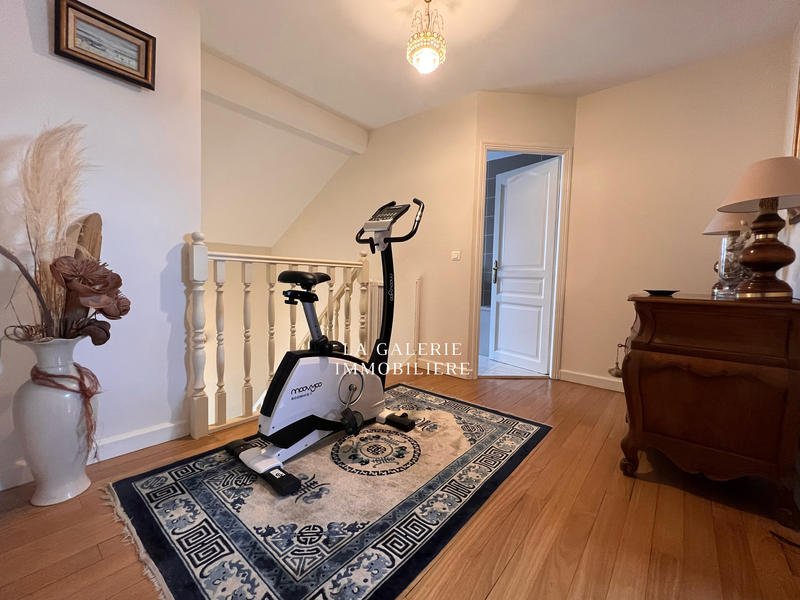 Maison - 186 m² - 8 pièces