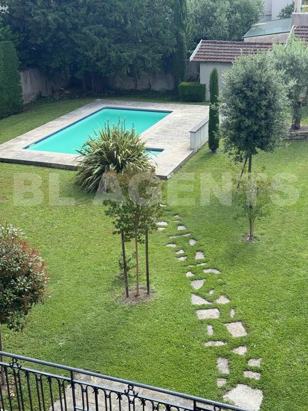 Demeure - 390 m² - 5 pièces