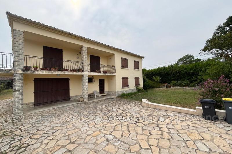 Maison - 250 m² - 8 pièces