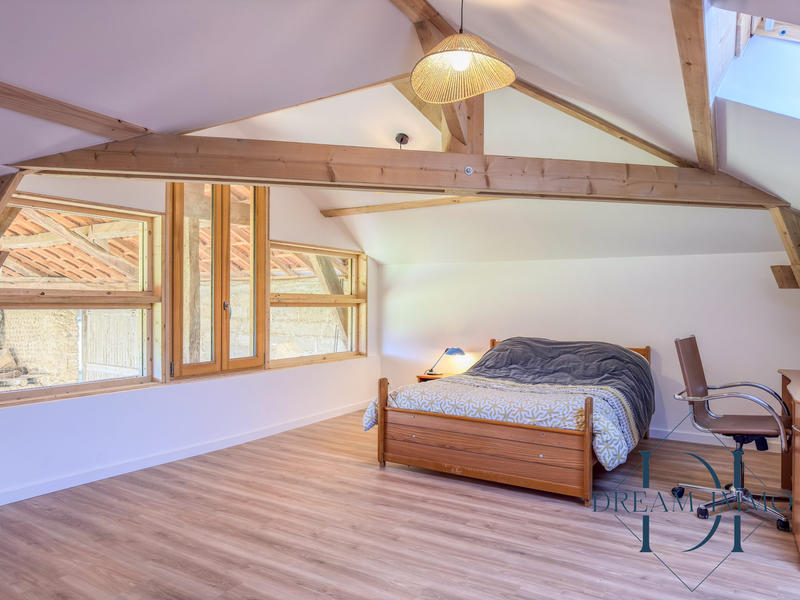 Maison - 217 m² - 6 pièces