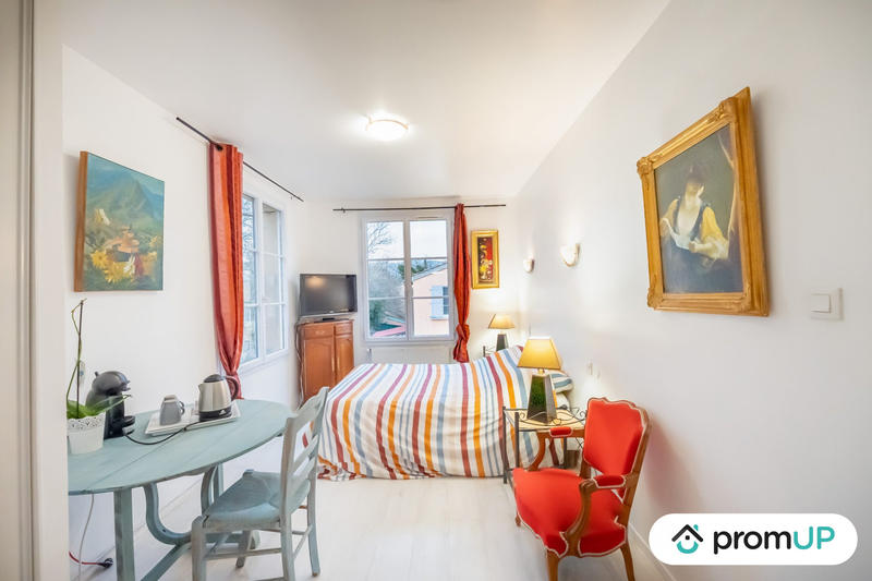 Maison traditionnelle - 260 m² - 8 pièces