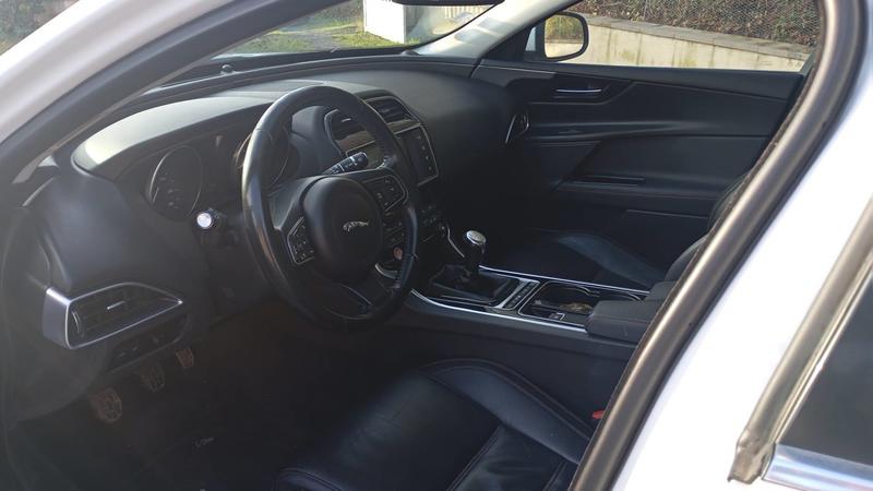 Jaguar Xe 2.0 d 180 Business