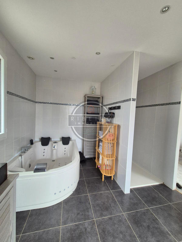 Villa - 161 m² - 5 pièces