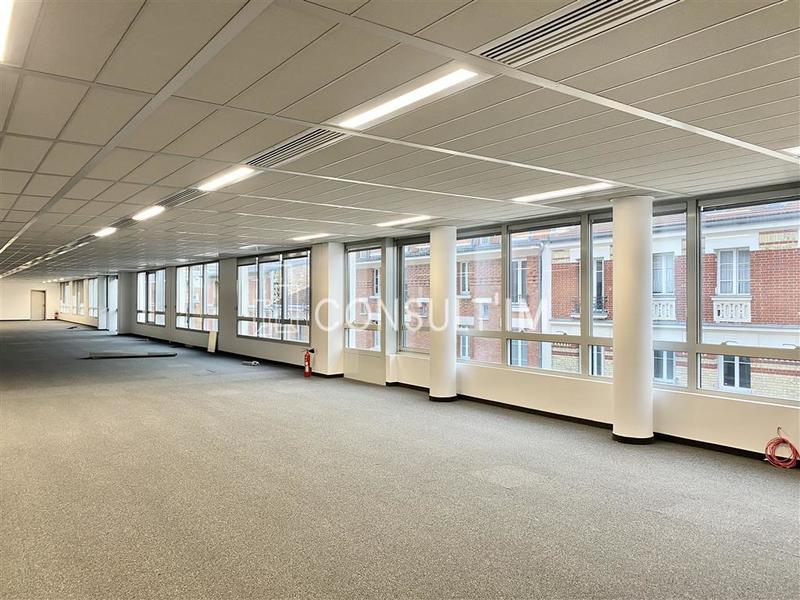 Bureau - 694 m²