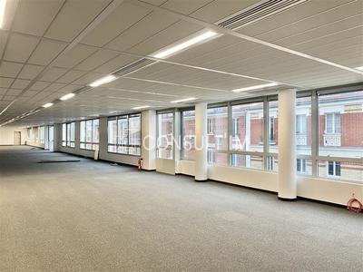 Bureau - 694 m²