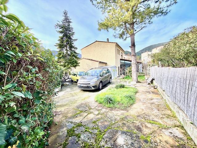 Maison traditionnelle - 91 m² - 6 pièces