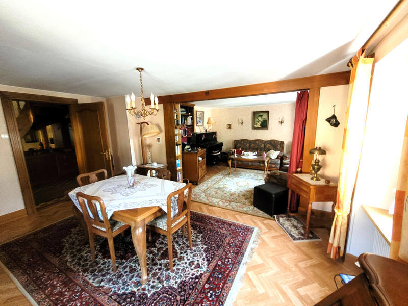 Maison - 220 m² - 10 pièces