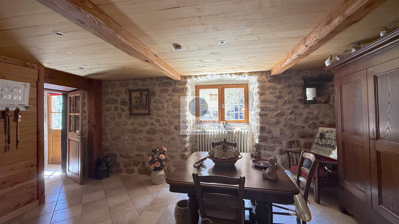 Maison - 218 m² - 7 pièces