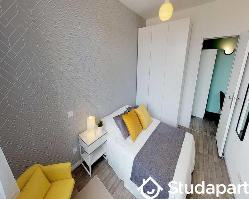 Chambre - 80 m² - 1 pièce