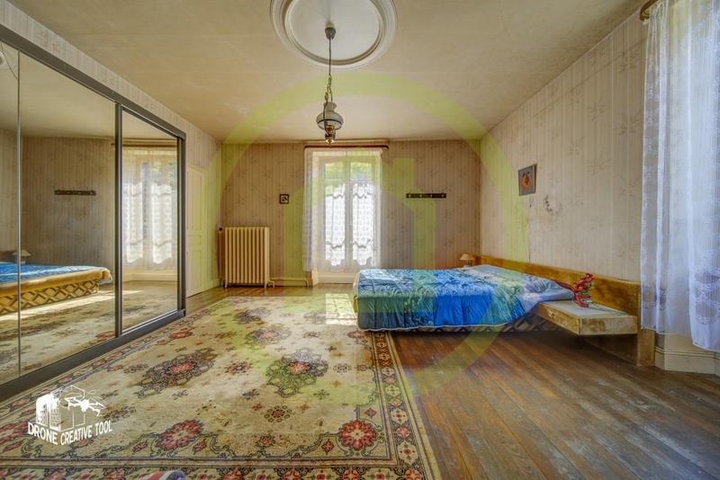 Maison - 241 m² - 8 pièces