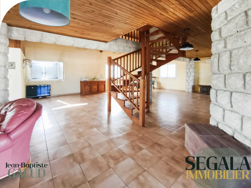 Maison - 275 m² - 5 pièces