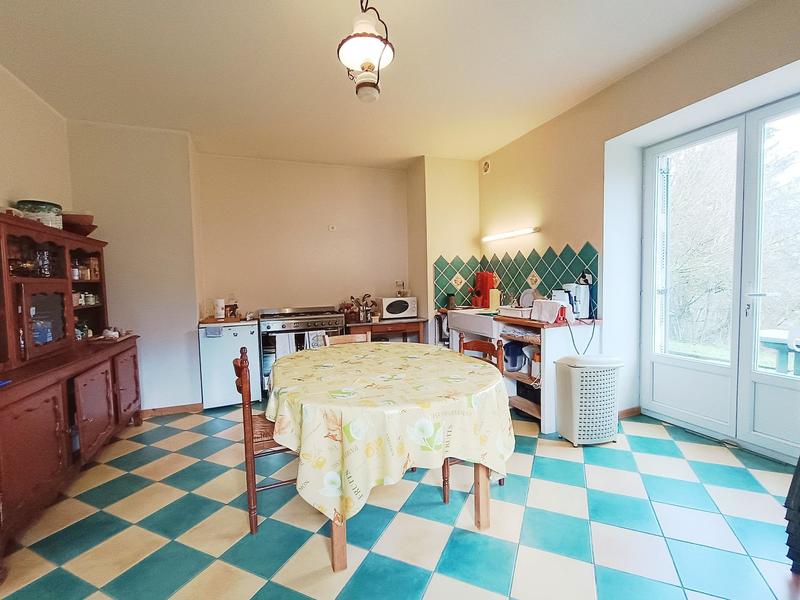 Maison - 250 m² - 8 pièces