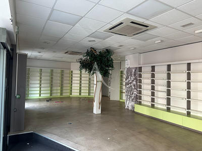 Local commercial - 118 m² - 10 pièces