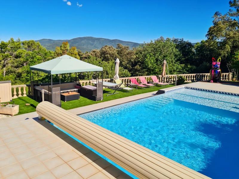 Maison - 300 m² - 8 pièces