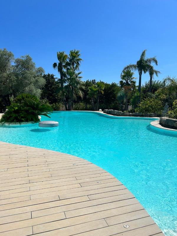 Maison contemporaine - 900 m² - 12 pièces