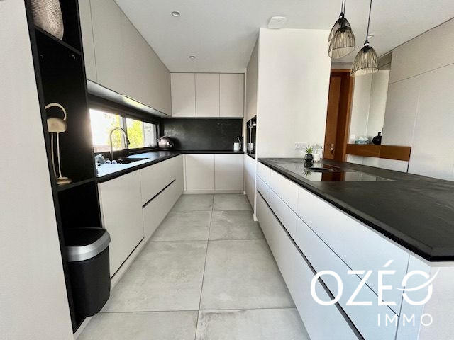 Maison contemporaine - 140 m² - 4 pièces