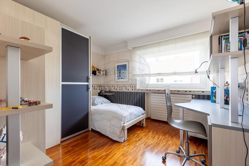 Maison - 280 m² - 10 pièces