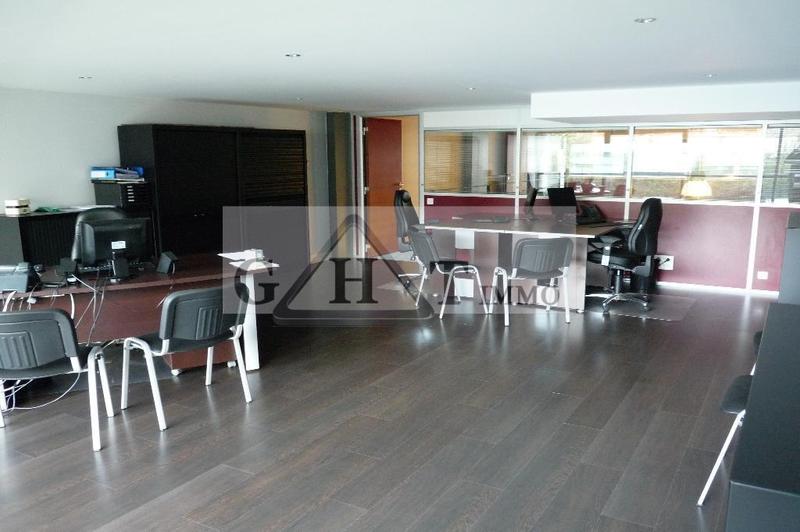 Bureau - 251 m²