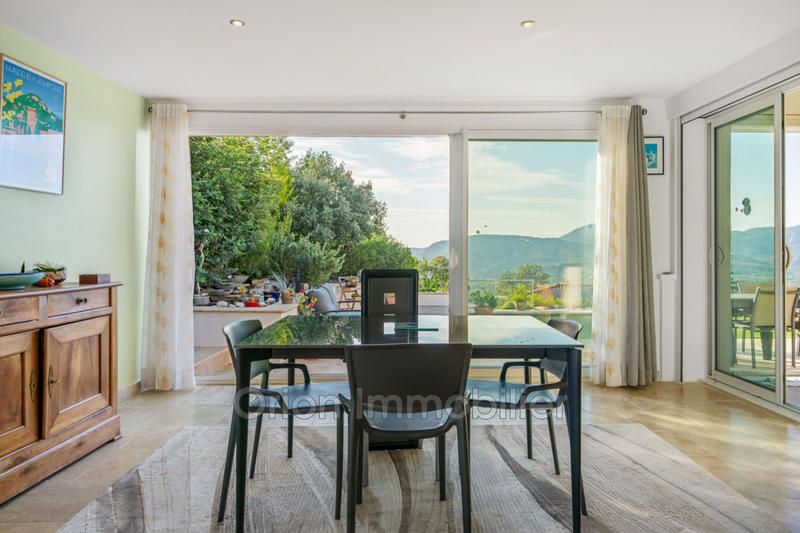 Maison - 201 m² - 9 pièces