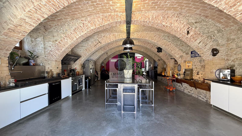 Maison - 205 m² - 7 pièces