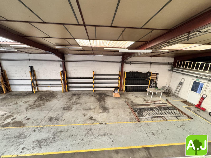 Local commercial - 900 m² - 3 pièces