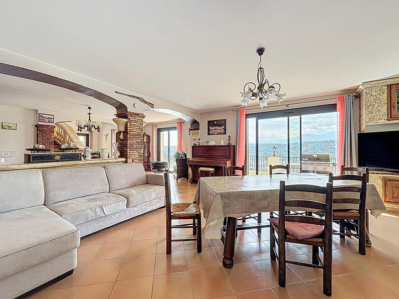 Maison - 251 m² - 9 pièces