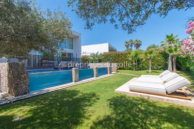 Maison - 305 m² - 7 pièces