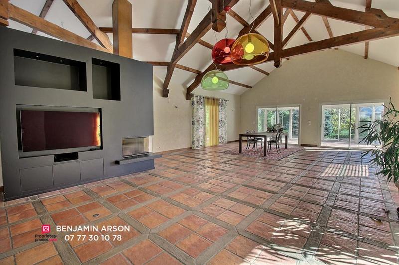 Maison - 305 m² - 9 pièces