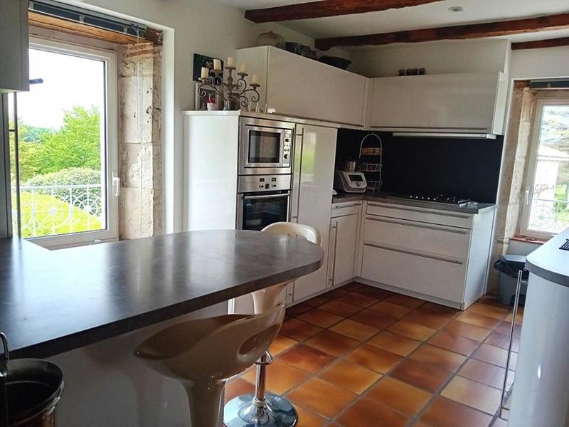 Maison - 213 m² - 9 pièces