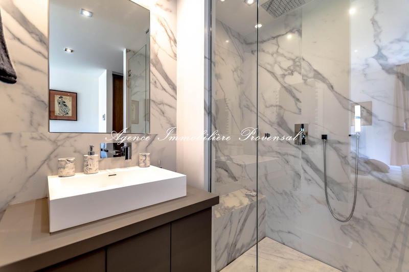 Villa - 313 m² - 7 pièces