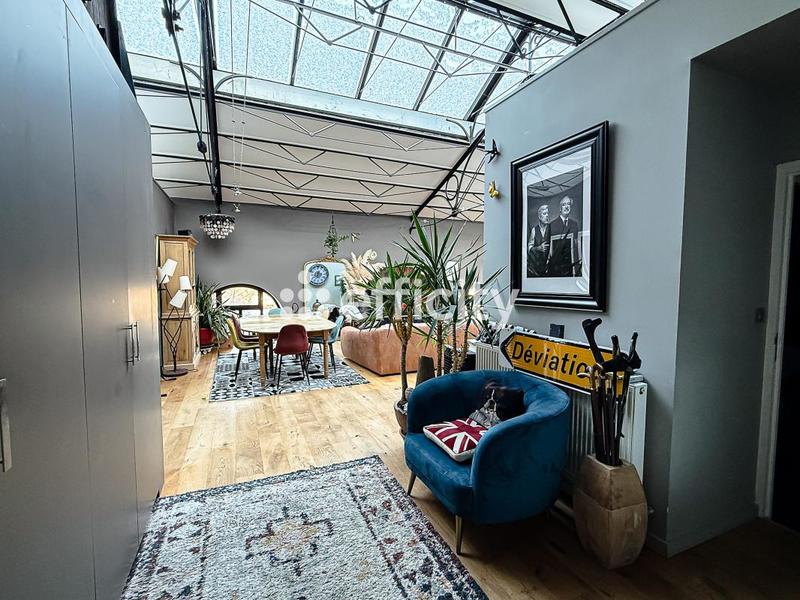 Loft - 144 m² - 5 pièces