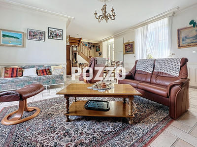 Maison - 185 m² - 8 pièces