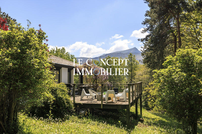 Villa - 270 m² - 9 pièces