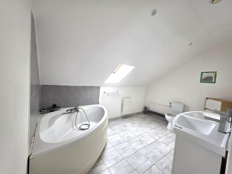 Maison - 215 m² - 10 pièces