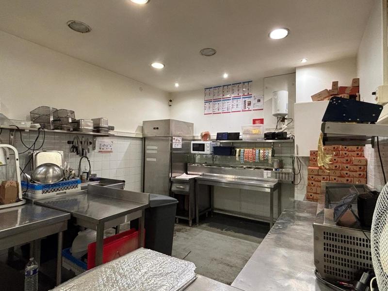 Local commercial - 100 m² - 1 pièce