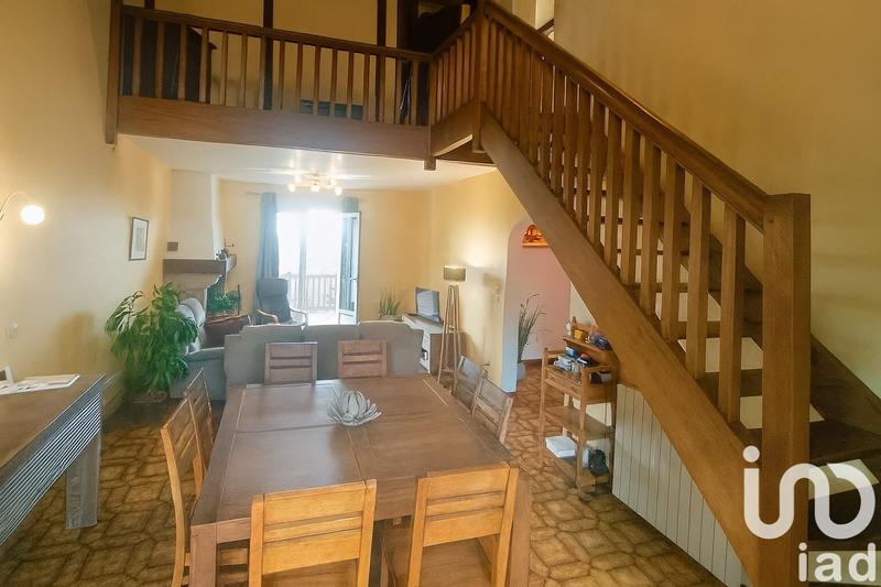 Maison - 158 m² - 8 pièces