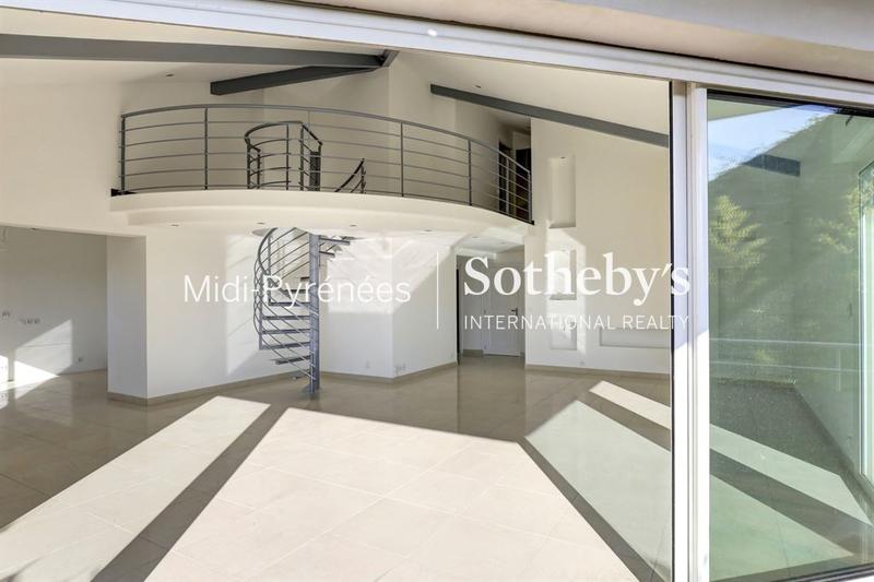 Appartement - 218 m² - 6 pièces