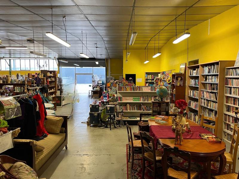 Local commercial - 1 300 m²