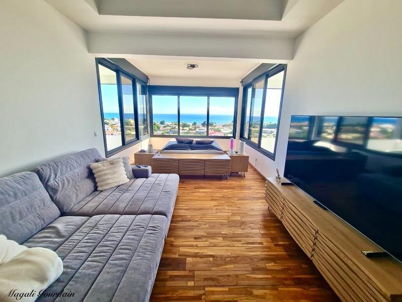 Maison - 256 m² - 7 pièces