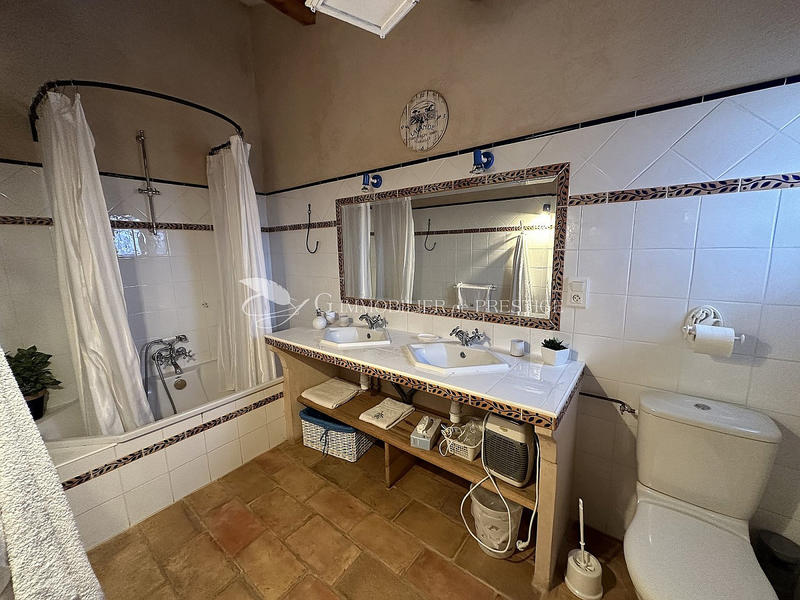 Propriété - 443 m² - 12 pièces