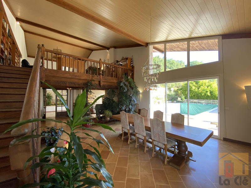 Maison - 455 m² - 9 pièces