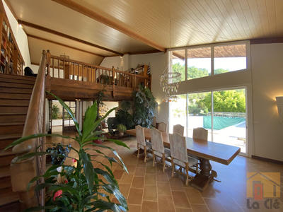 Maison - 455 m² - 9 pièces