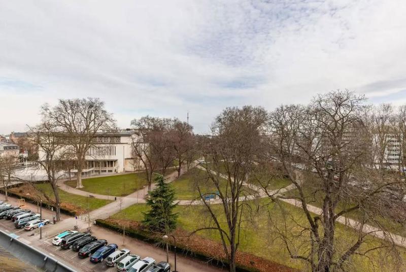 Appartement - 216 m² - 6 pièces